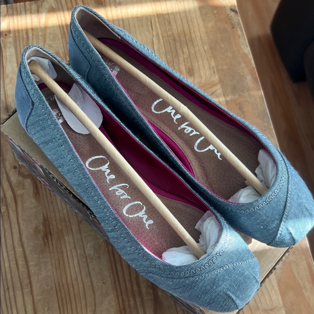 Toms Light Blue Canvas Flats